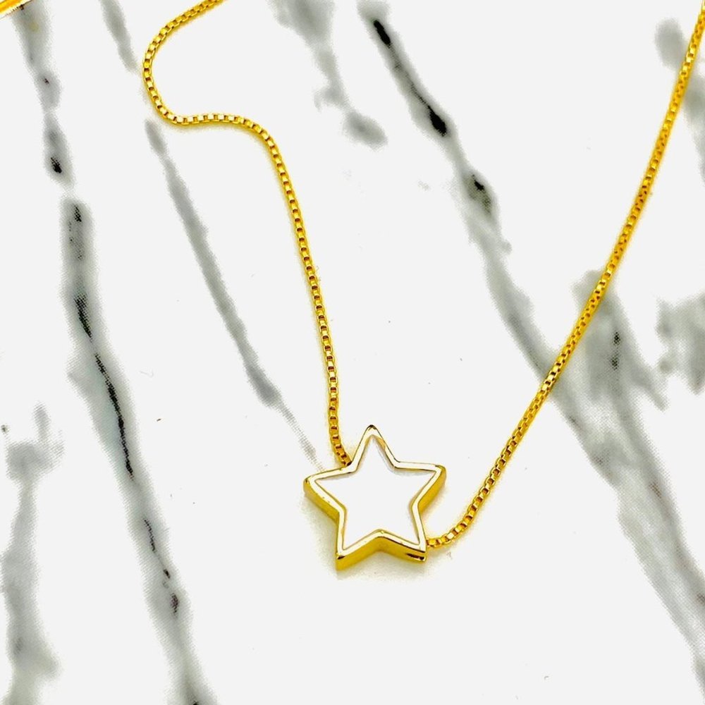 White star pendant necklace